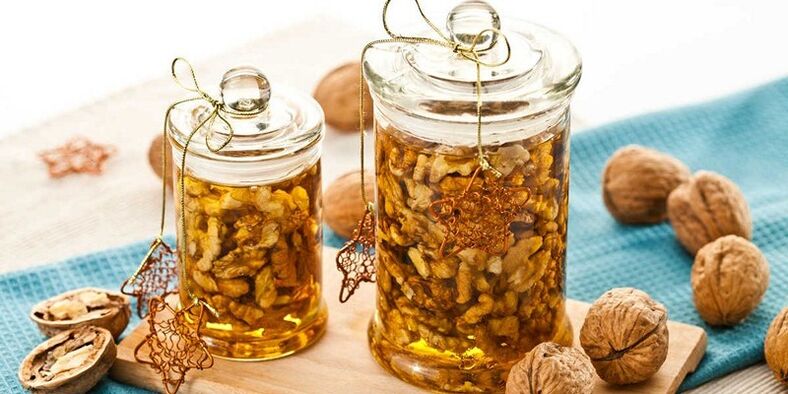 Nødder med honning - sunde fødevarer, der kan øge mandlig styrke